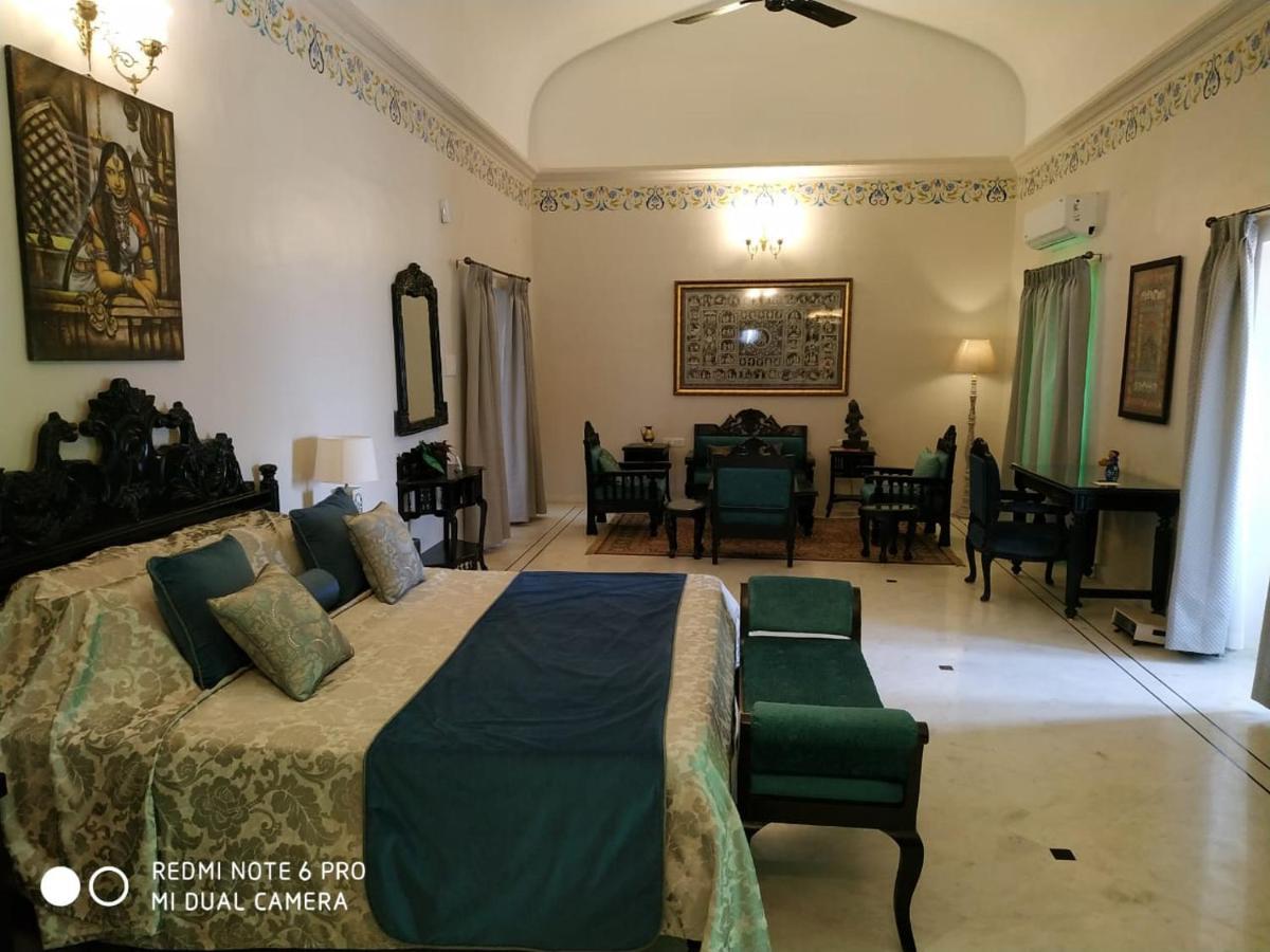 ホテルMpt Sheesh Mahal, オルチャ エクステリア 写真