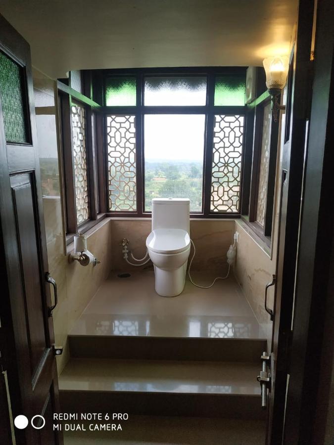 ホテルMpt Sheesh Mahal, オルチャ エクステリア 写真