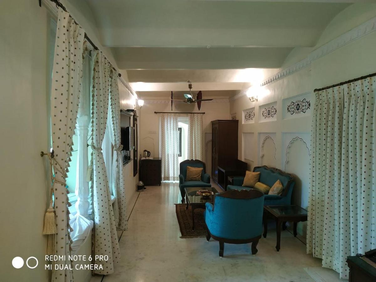 ホテルMpt Sheesh Mahal, オルチャ エクステリア 写真