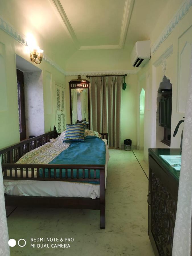 ホテルMpt Sheesh Mahal, オルチャ エクステリア 写真