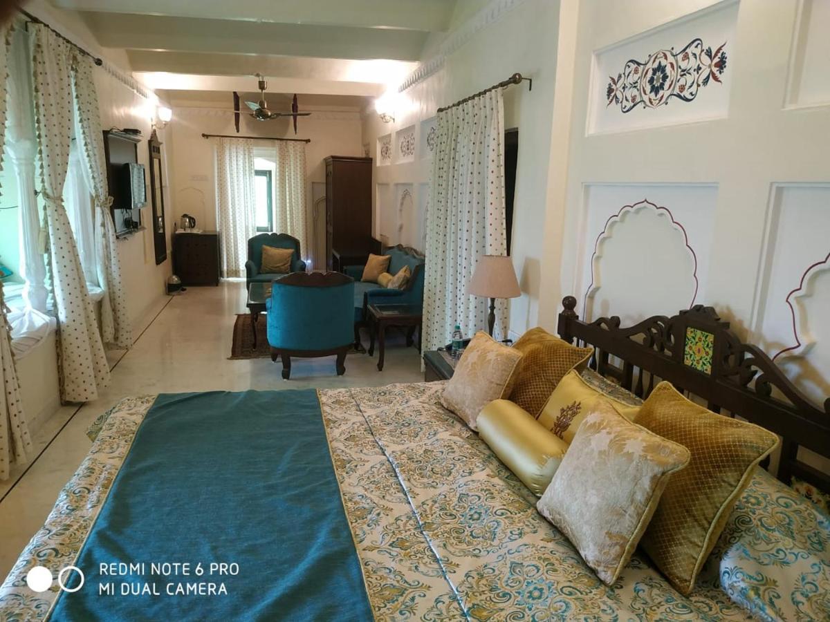 ホテルMpt Sheesh Mahal, オルチャ エクステリア 写真