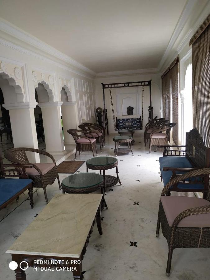 ホテルMpt Sheesh Mahal, オルチャ エクステリア 写真