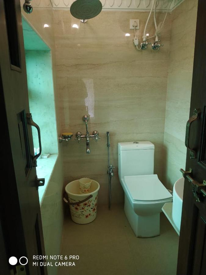 ホテルMpt Sheesh Mahal, オルチャ エクステリア 写真