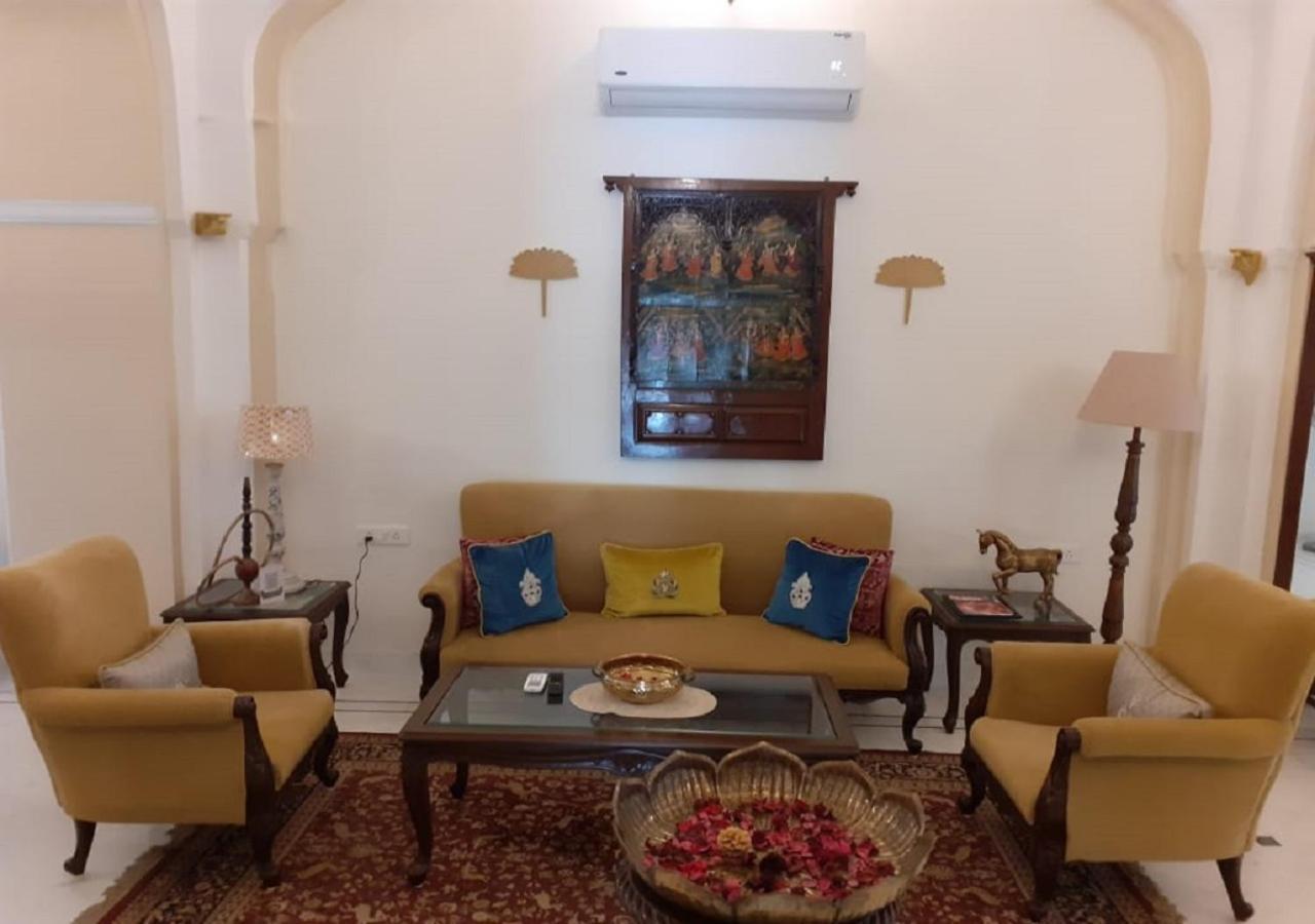 ホテルMpt Sheesh Mahal, オルチャ エクステリア 写真
