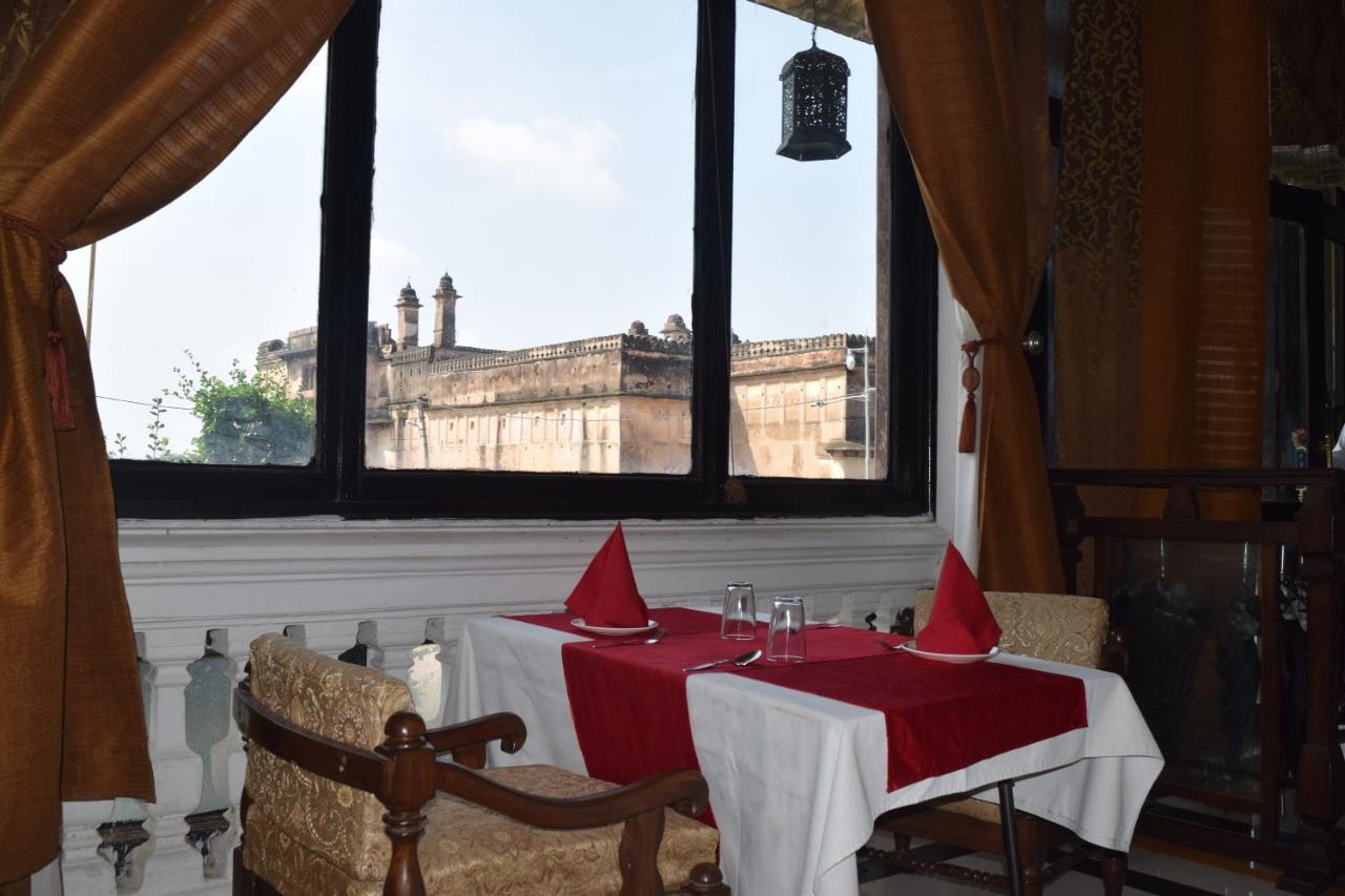 ホテルMpt Sheesh Mahal, オルチャ エクステリア 写真